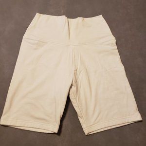 American Eagle Biker Shorts White Size Medium